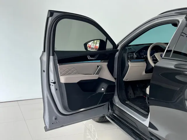 BYD Tang — Фото автомобиля 15