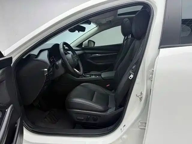 Mazda Axela — Фото автомобиля 9