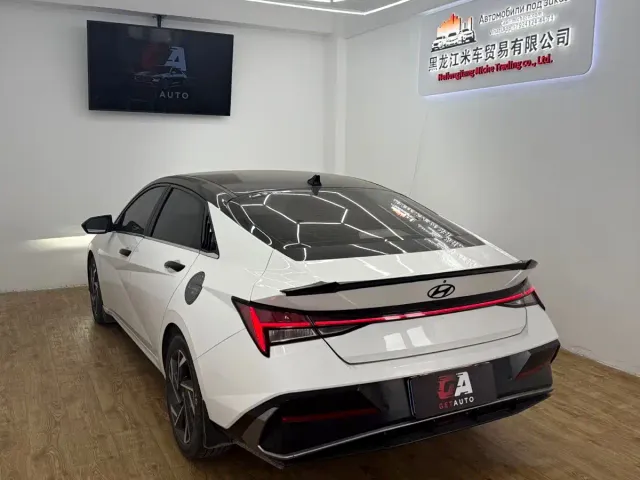 Hyundai Elantra — Фото автомобиля 4