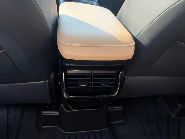 Geely Boyue L — Фото автомобиля 20