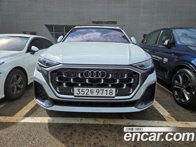 Фотография автомобиля — Audi Q8