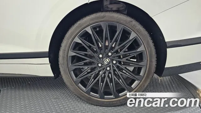 Hyundai Grandeur Grandeur (GN7) 2.5 Бензин 2WD — Фото автомобиля 21