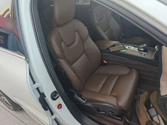 Volvo XC60 — Фото автомобиля 24