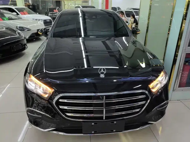 Mercedes-Benz E-Class — Фото автомобиля 2