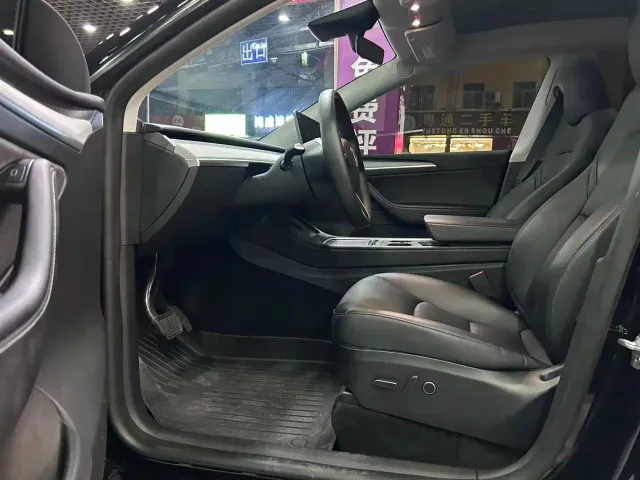 Tesla Model Y — Фото автомобиля 4