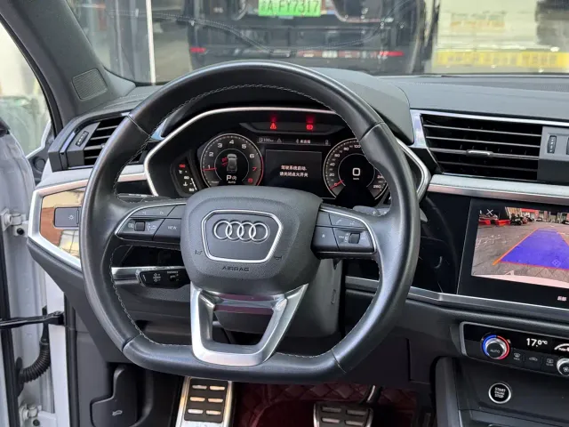 Audi Q3 — Фото автомобиля 14