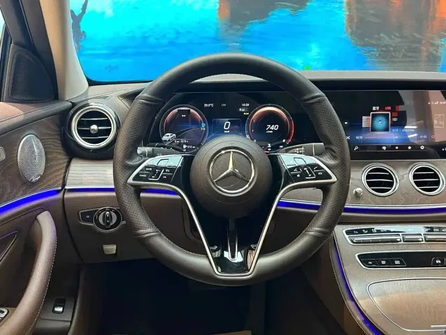Mercedes-Benz E-Class — Фото автомобиля 7