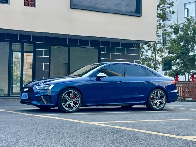 Audi S4 — Фото автомобиля 2