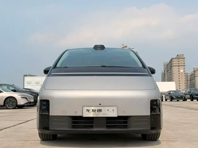 Li Auto MEGA — Фото автомобиля 3