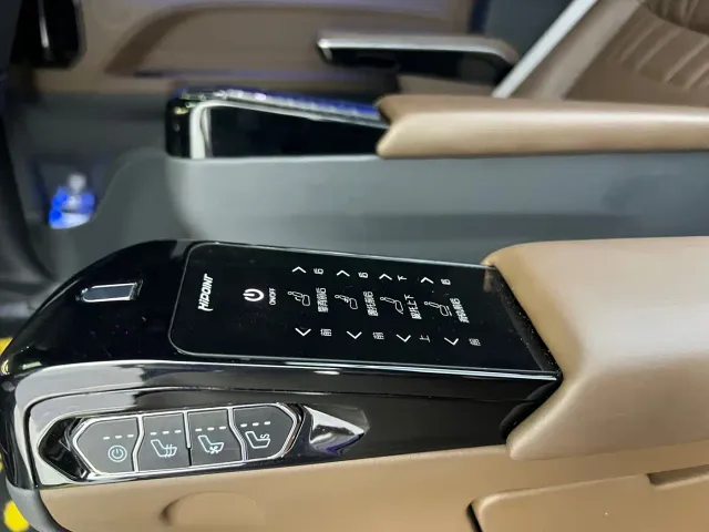 Toyota Sienna — Фото автомобиля 9