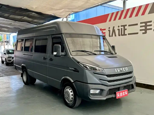 Iveco Iveco Daily 2023 2.5T V40 Van Long Wheelbase Medium Roof Dual Tire Sliding Door 2-3 Seats — Фото автомобиля 2