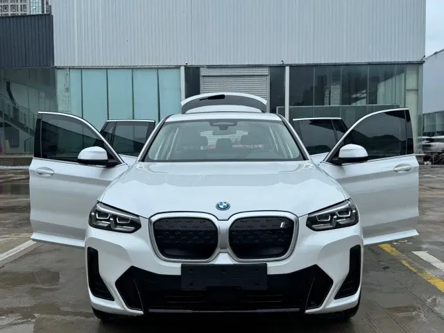 BMW iX3 — Фото автомобиля 16