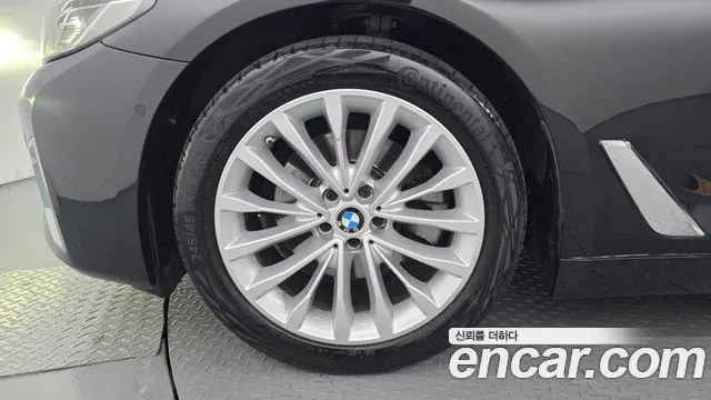 BMW 5-Series — Фото автомобиля 4