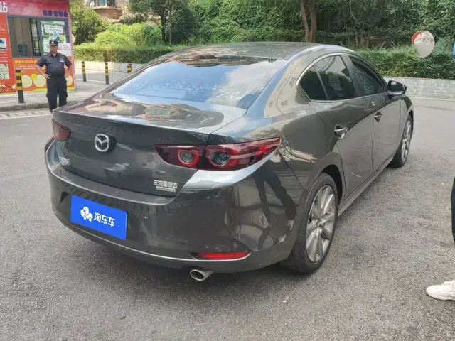 Mazda Axela — Фото автомобиля 3