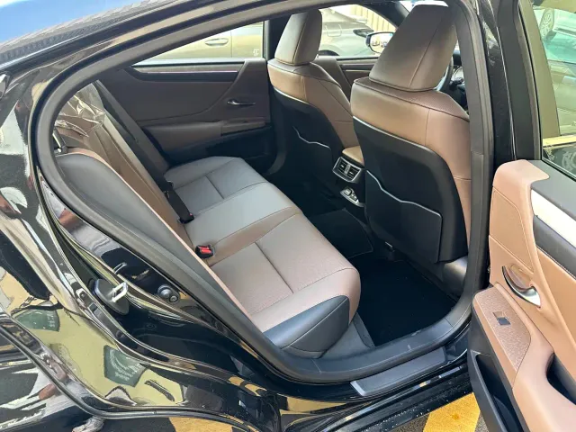 Lexus ES — Фото автомобиля 17