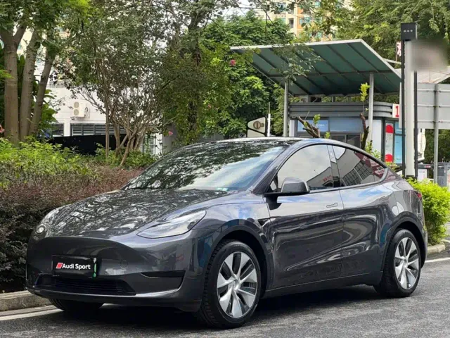 Фотография автомобиля — Tesla Model Y