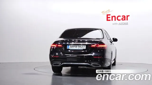 Mercedes-Benz E-Class — Фото автомобиля 4