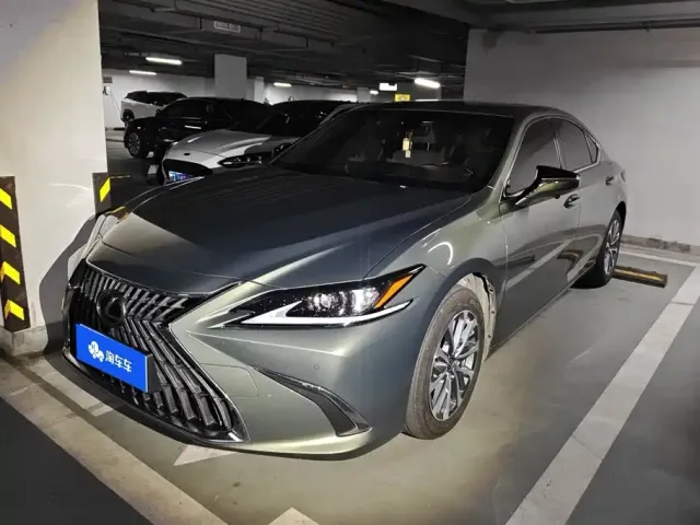 Фотография автомобиля — Lexus ES