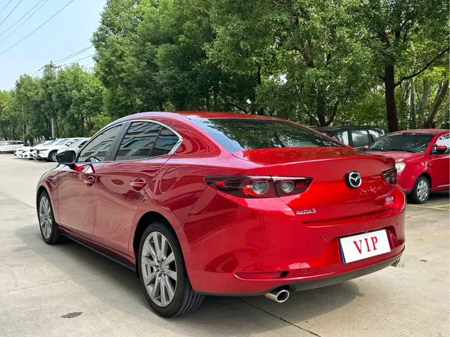 Mazda Axela — Фото автомобиля 13