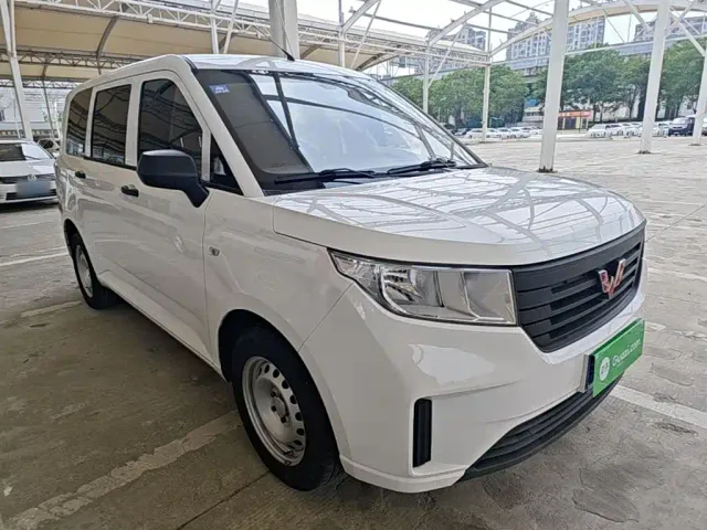 Wuling Hongguang Plus — Фото автомобиля 3