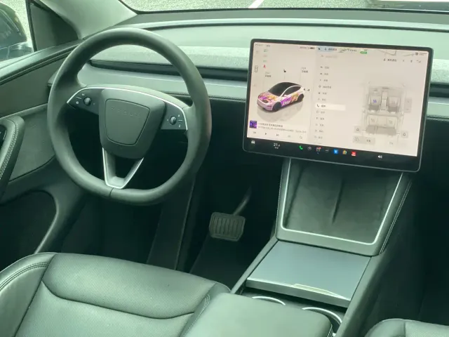 Tesla Model Y — Фото автомобиля 11