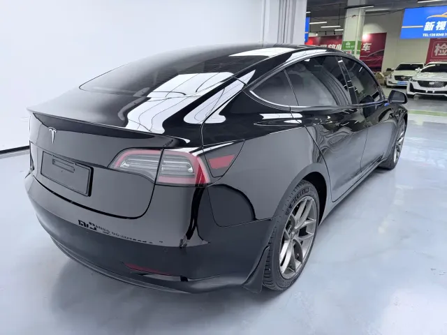 Tesla Model 3 — Фото автомобиля 11