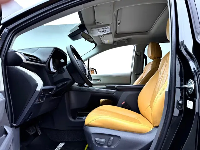 Toyota Sienna — Фото автомобиля 13