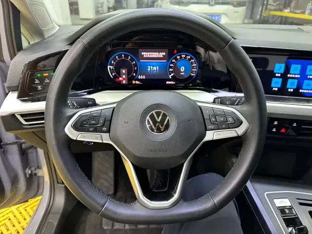 Volkswagen Golf — Фото автомобиля 9