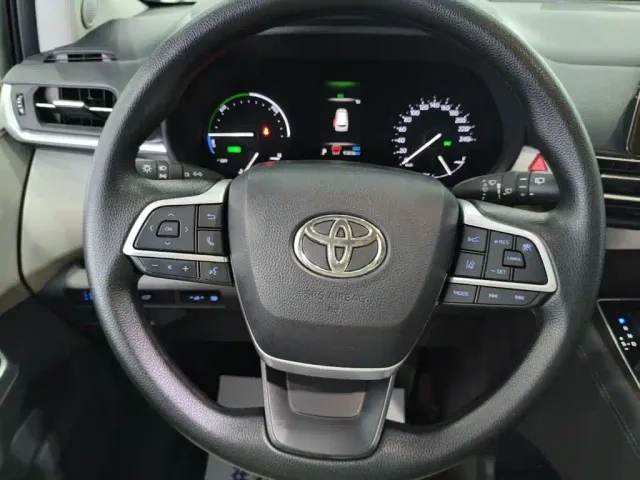 Toyota Sienna — Фото автомобиля 10