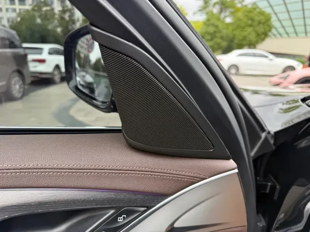 BMW 5 Series — Фото автомобиля 17