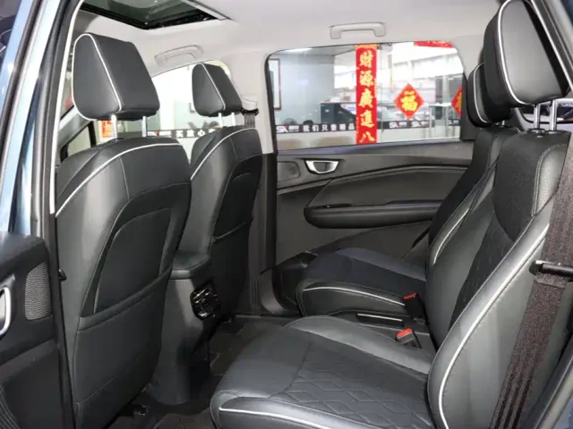 Wuling Jiachen — Фото автомобиля 12