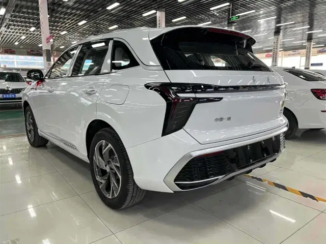 Hongqi HS3 — Фото автомобиля 5