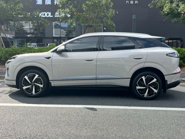 BYD Sealion 06 — Фото автомобиля 24