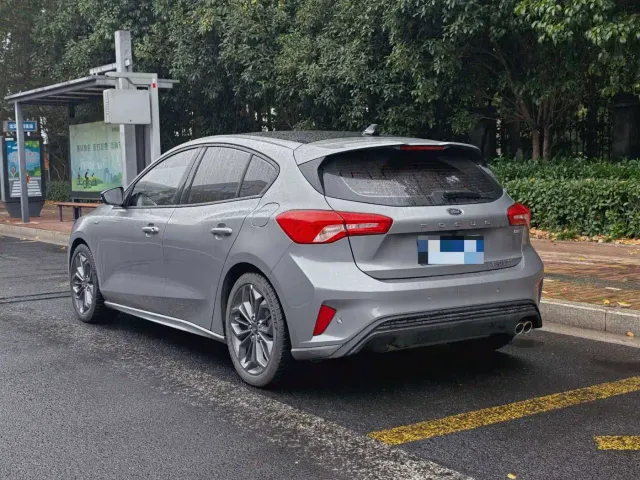 Ford Focus — Фото автомобиля 5
