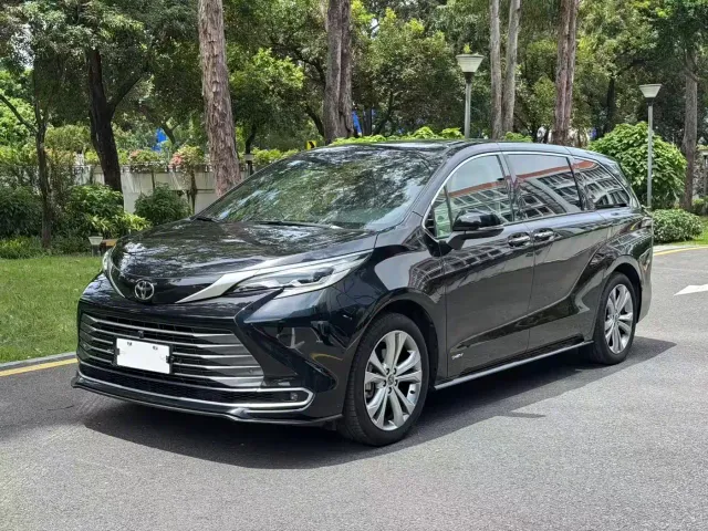 Toyota Sienna — Фото автомобиля 2
