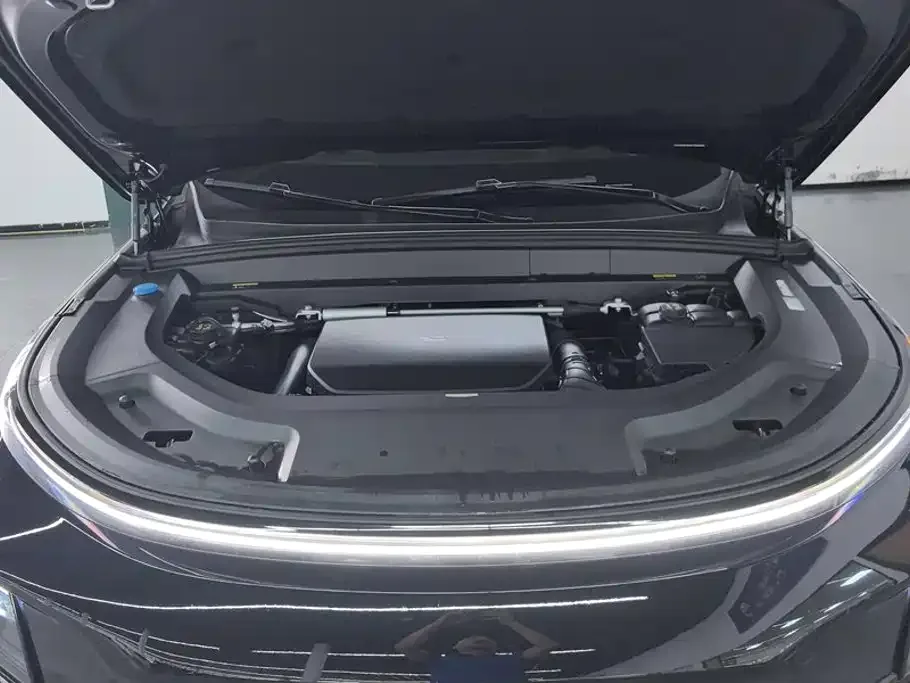 Li Auto Li L8 2025 Ultra Smart Renewal Edition — Фото автомобиля 10