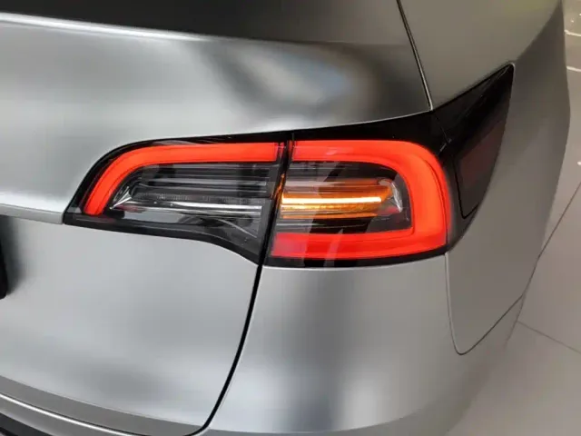 Tesla Model Y — Фото автомобиля 7