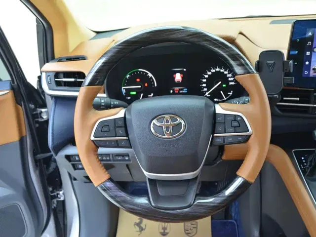 Toyota Sienna — Фото автомобиля 10