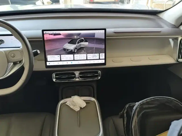 Leapmotor B10 — Фото автомобиля 12