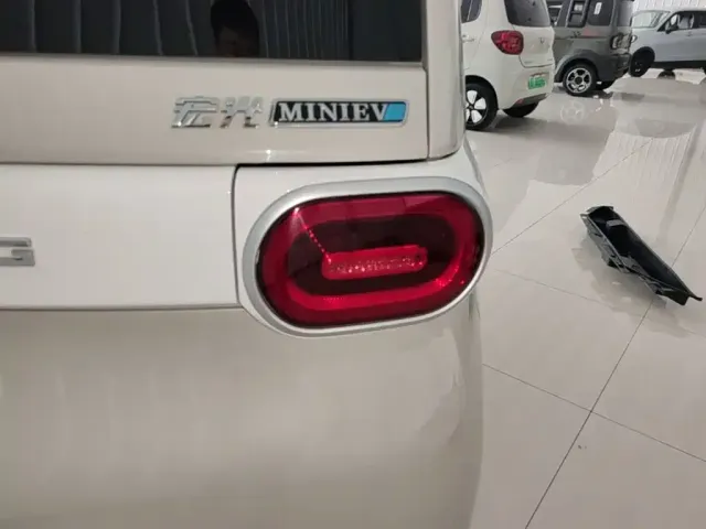 Wuling Hongguang Mini EV — Фото автомобиля 23