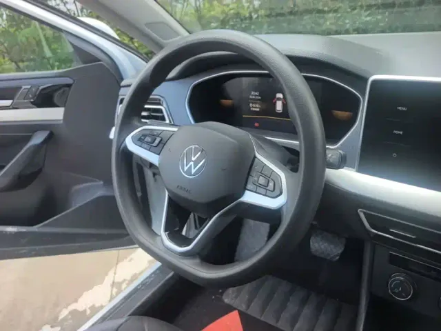 Volkswagen Lavida — Фото автомобиля 10