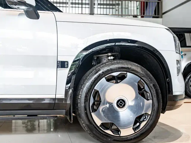 ZEEKR Zeekr 9X 2025 Model Standard — Фото автомобиля 5