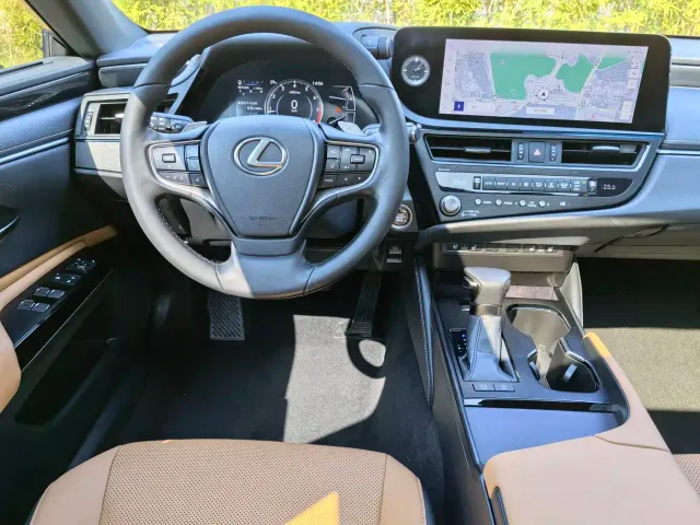 Lexus ES — Фото автомобиля 18