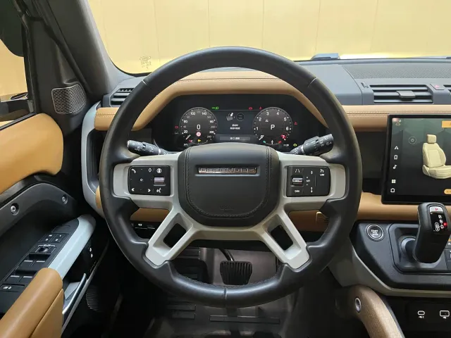 Land Rover Defender — Фото автомобиля 11