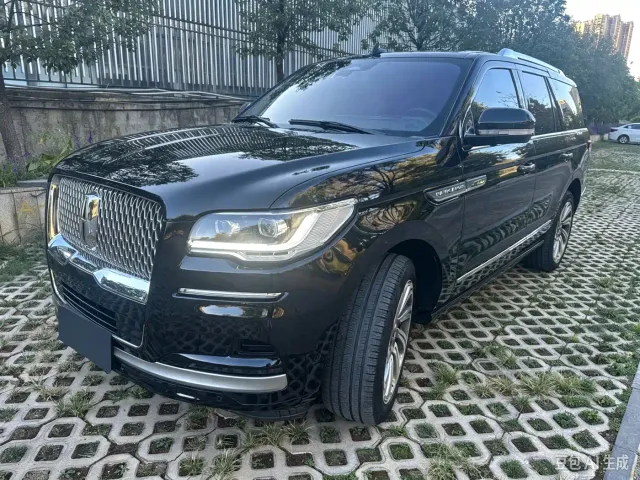 Фотография автомобиля — Lincoln Navigator