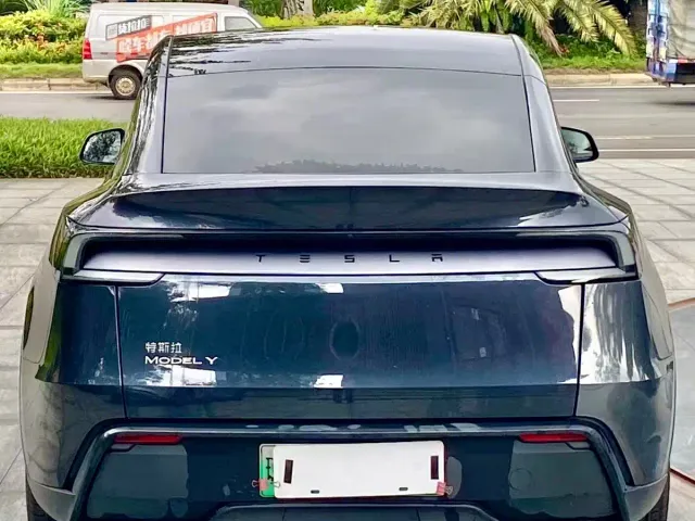 Tesla Model Y — Фото автомобиля 8