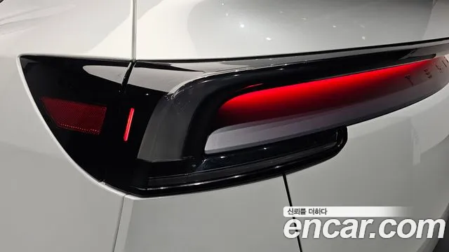 Tesla Model Y — Фото автомобиля 23