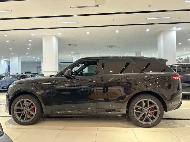 Land Rover Range Rover Sport 2025 400PS Dynamic SE — Фото автомобиля 5