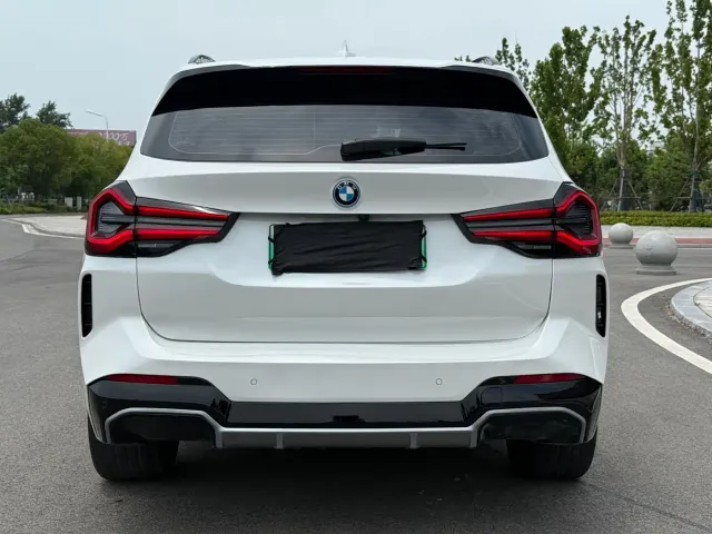 BMW iX3 — Фото автомобиля 7