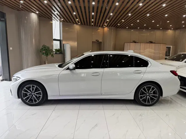BMW 3 Series — Фото автомобиля 4
